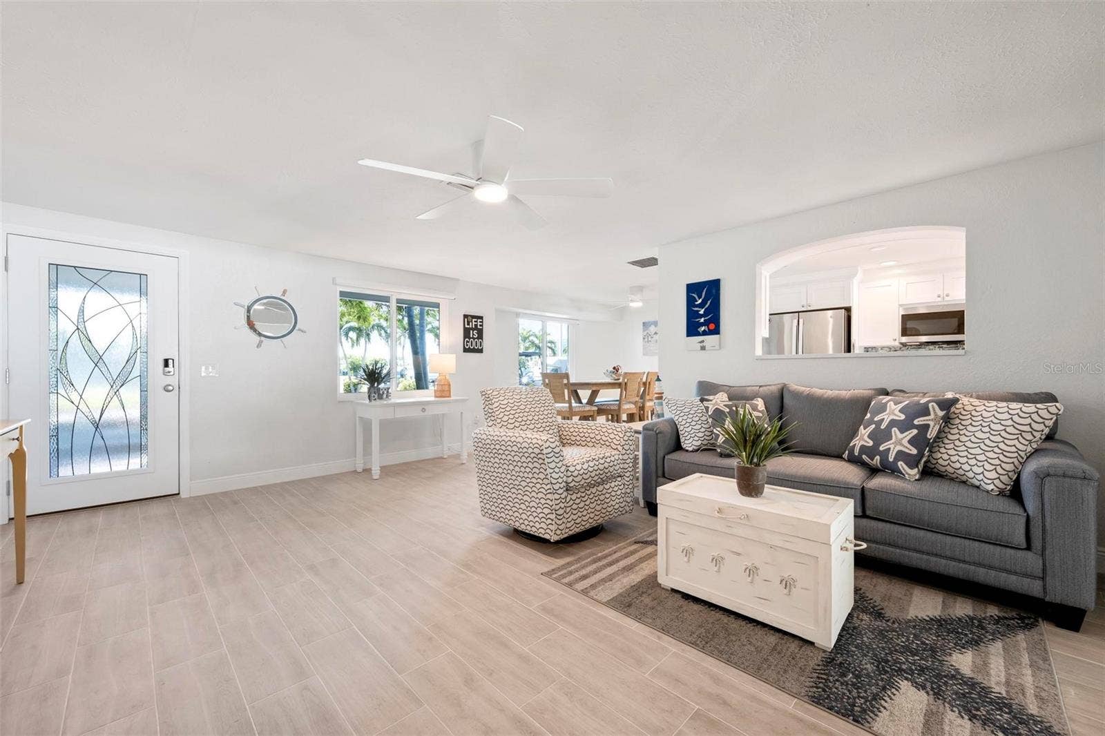 504 69TH STREET, Holmes Beach, FL 34217 Entryway to the home