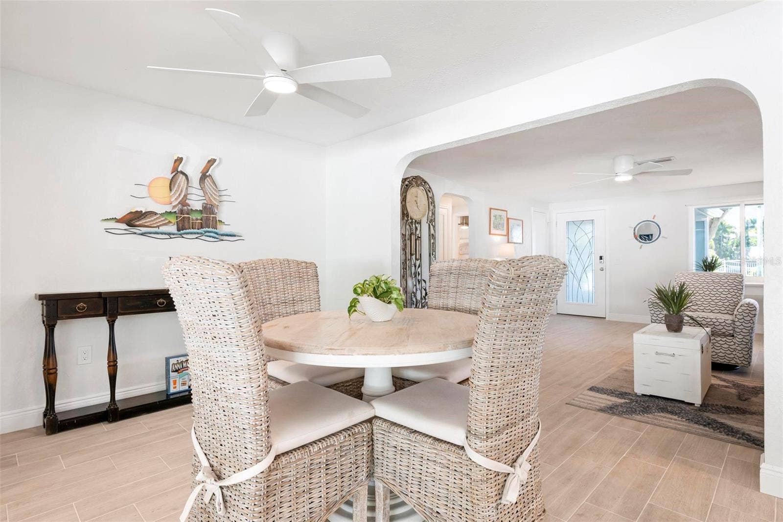 504 69TH STREET, Holmes Beach, FL 34217 Breakfast area