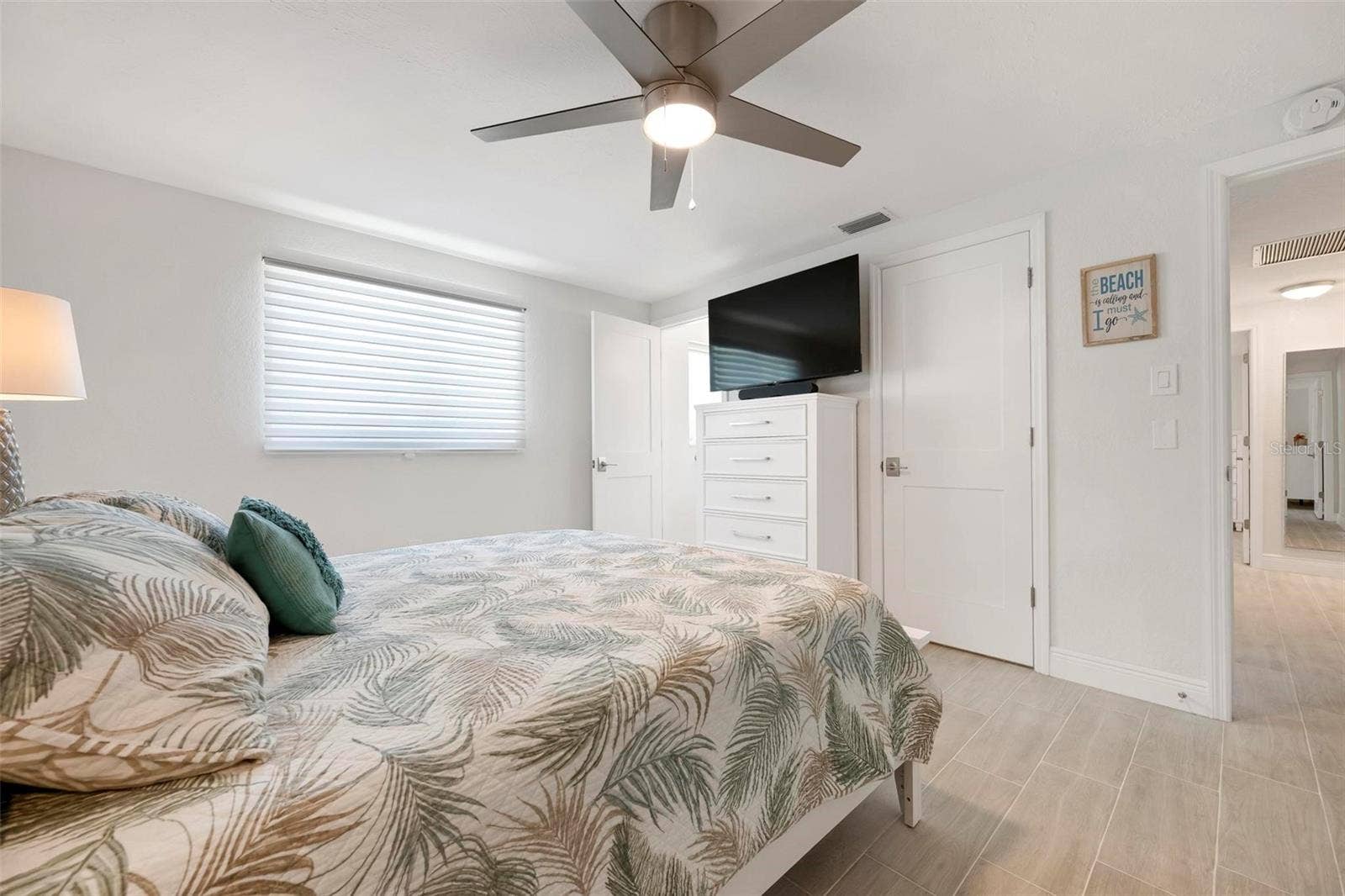 504 69TH STREET, Holmes Beach, FL 34217 Primary bedroom with ensuite bath
