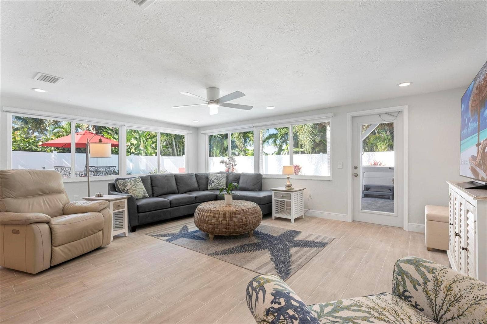 504 69TH STREET, Holmes Beach, FL 34217 Open concept living area