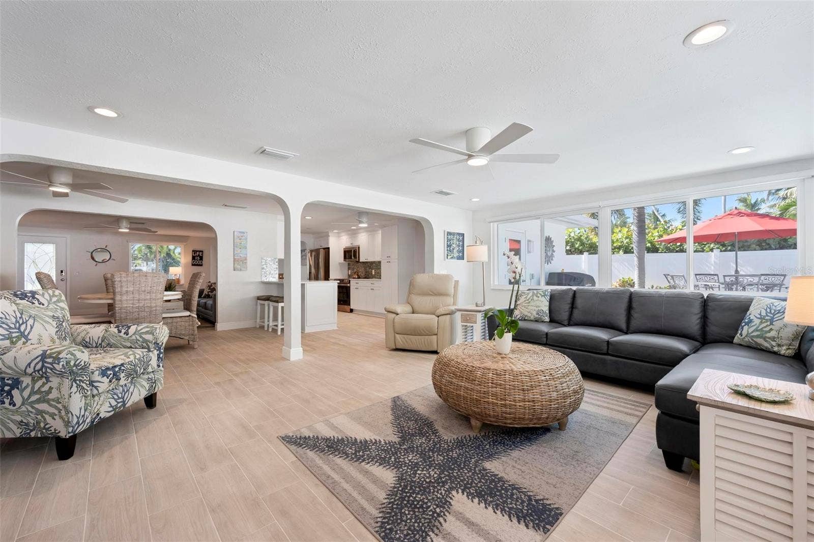 504 69TH STREET, Holmes Beach, FL 34217 Open concept living area