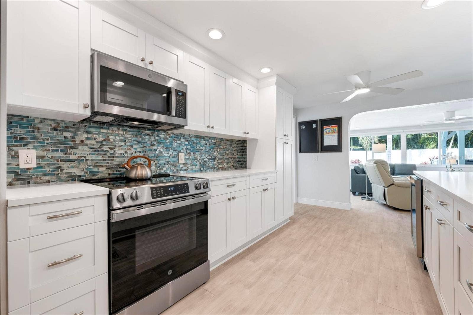 504 69TH STREET, Holmes Beach, FL 34217 Kitchen