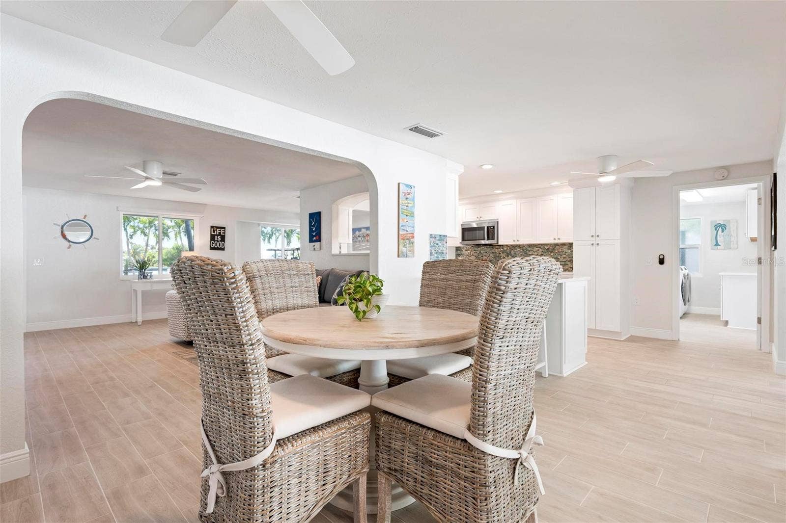 504 69TH STREET, Holmes Beach, FL 34217 Breakfast area