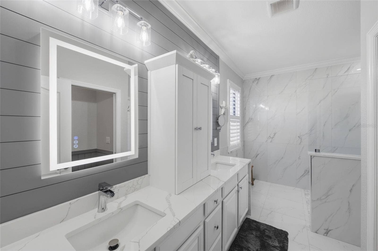 6726 ROOKERY LAKE DRIVE, Bradenton, FL 34212 Primary Bathroom with Dual Vanity Sinks