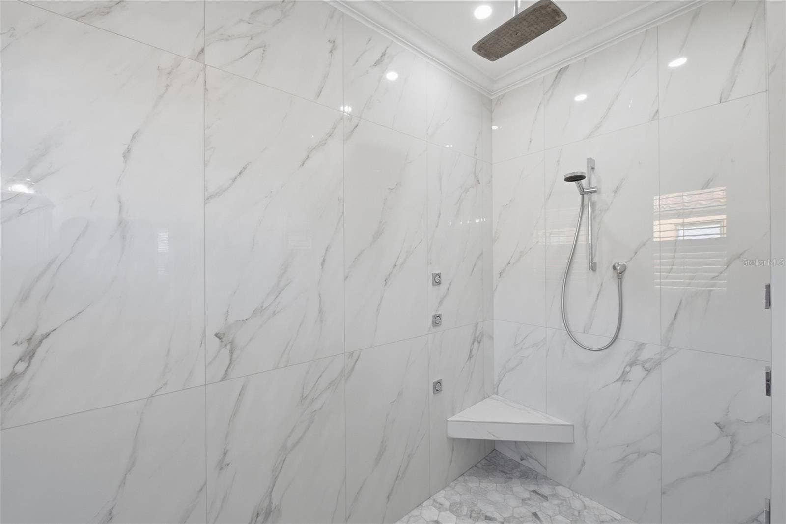 6726 ROOKERY LAKE DRIVE, Bradenton, FL 34212 Custom Rainfall Shower