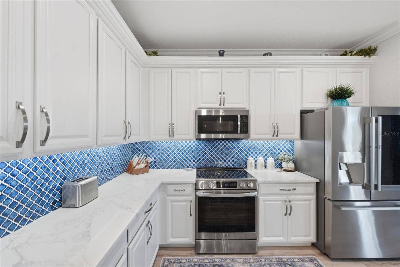 6726 ROOKERY LAKE DRIVE, Bradenton, FL 34212 Kitchen with Stainless Steel Appliances