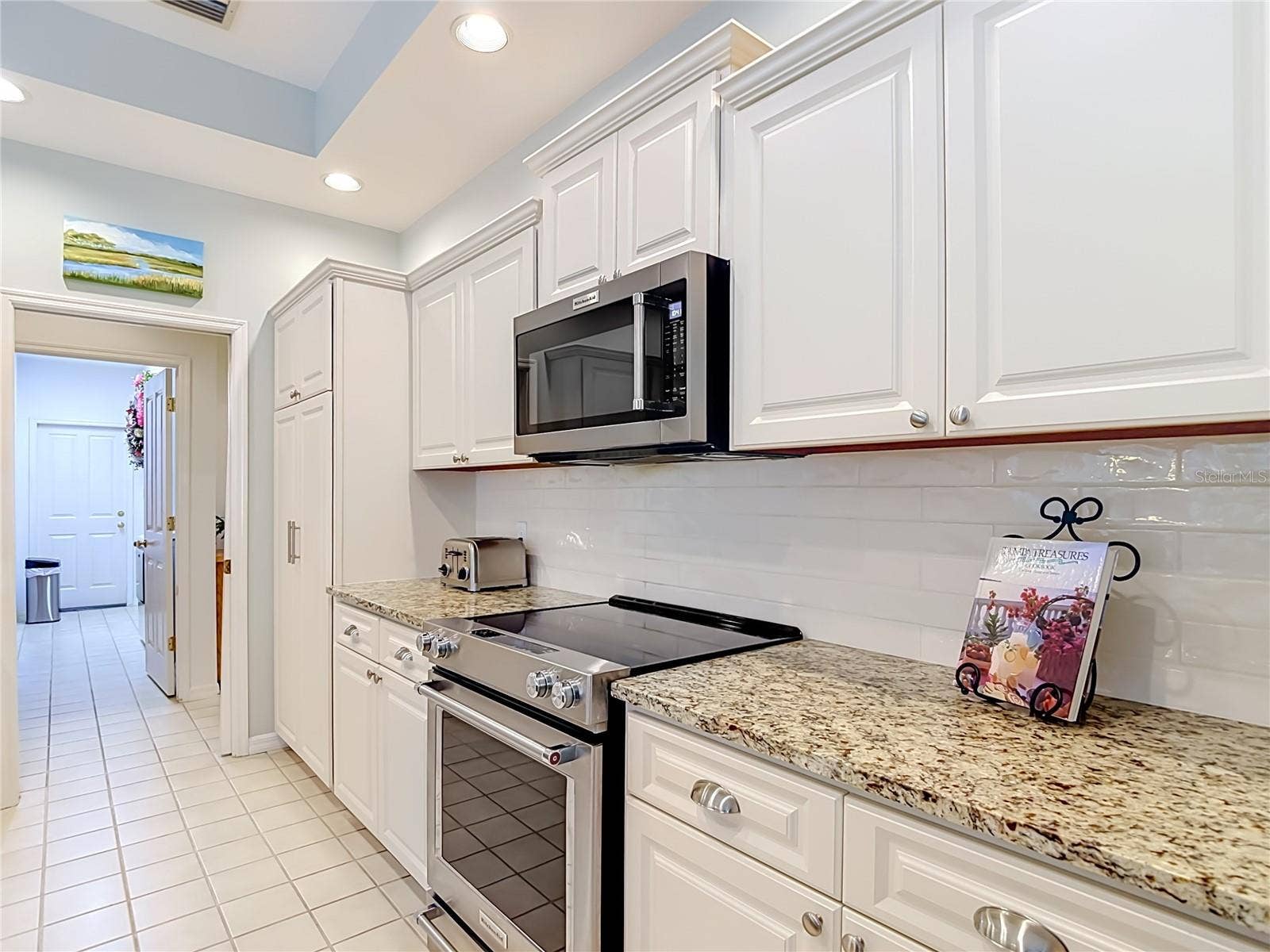 8704 BROADGREEN COURT, Tampa, FL 33647