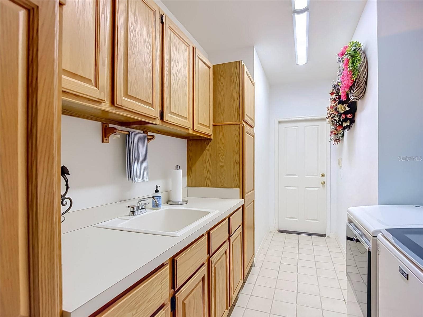 8704 BROADGREEN COURT, Tampa, FL 33647