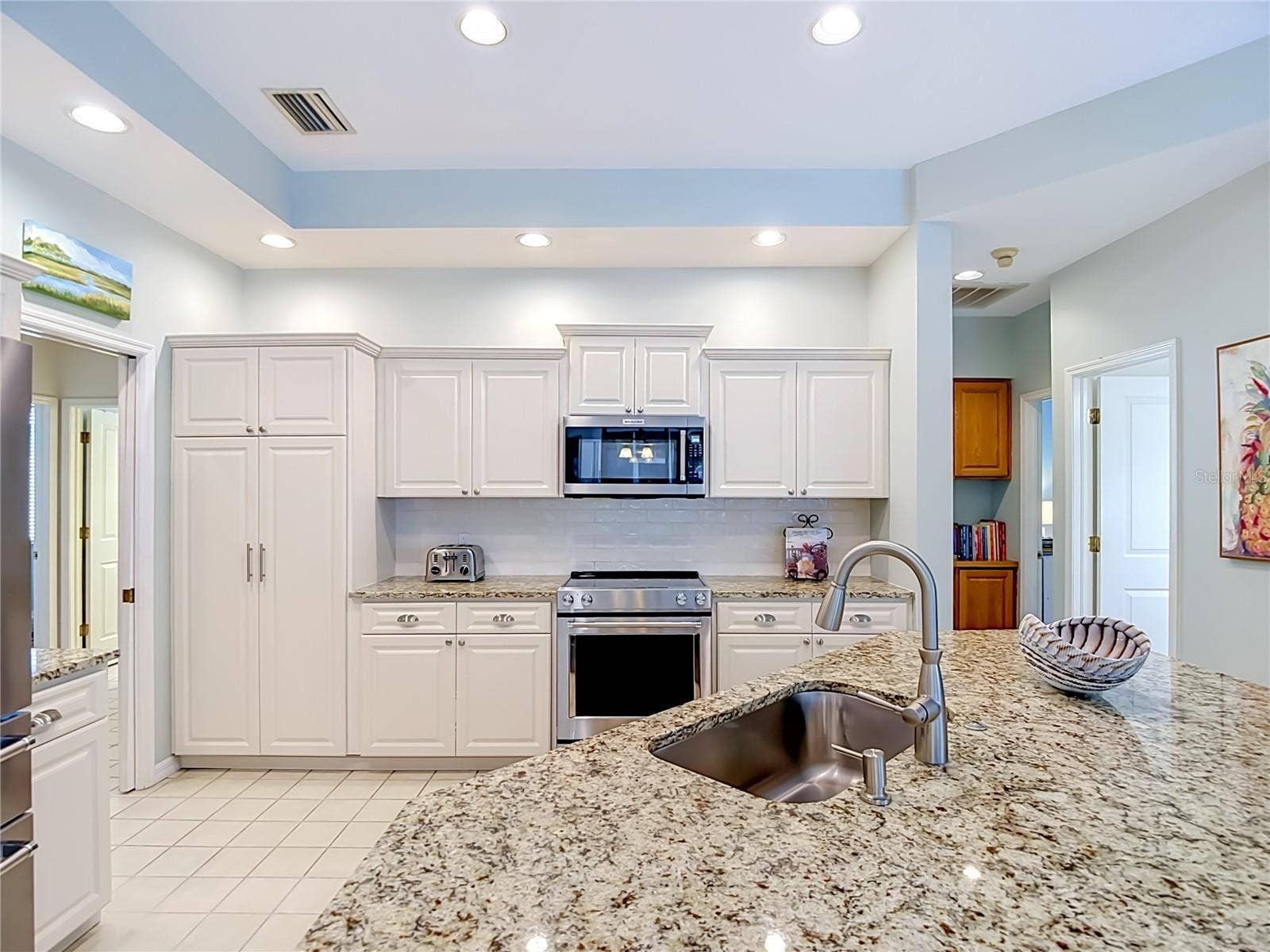8704 BROADGREEN COURT, Tampa, FL 33647