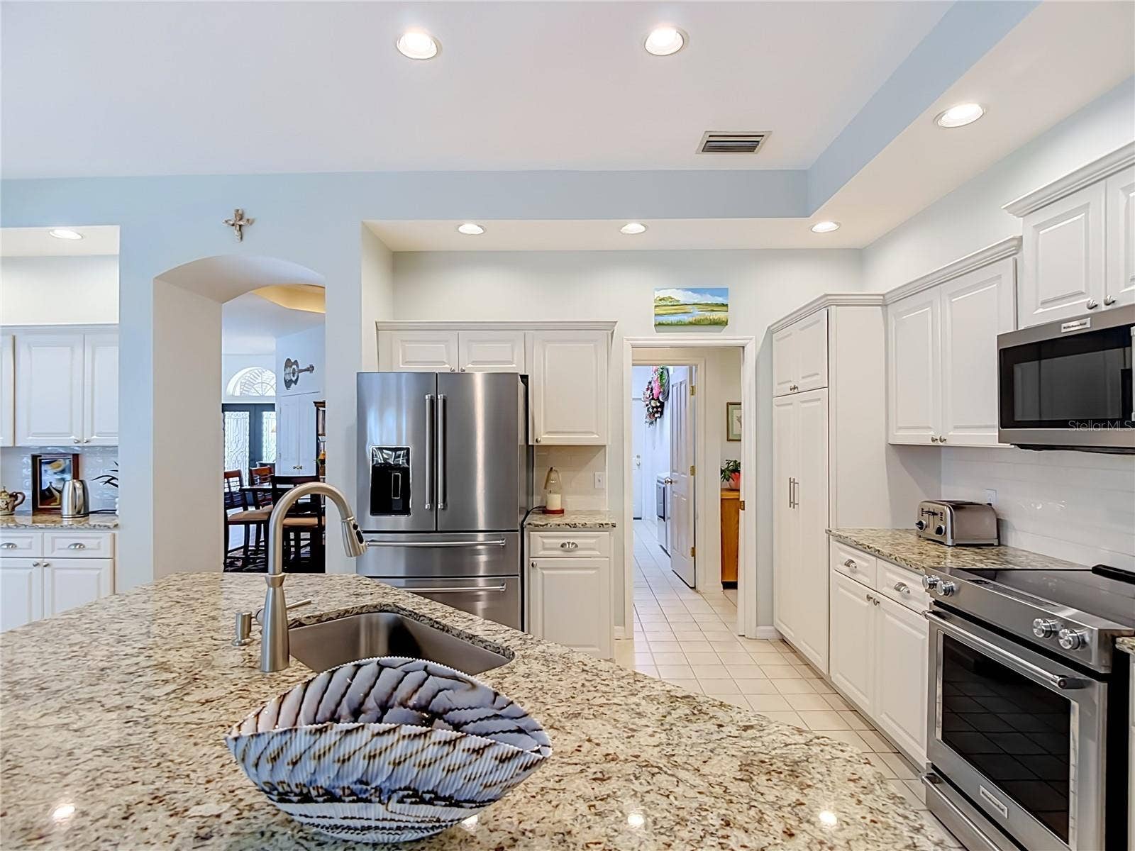 8704 BROADGREEN COURT, Tampa, FL 33647