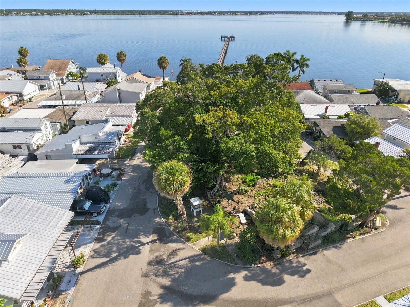8 PLAZA STREET E, Bradenton, FL 34208 Aerial View.