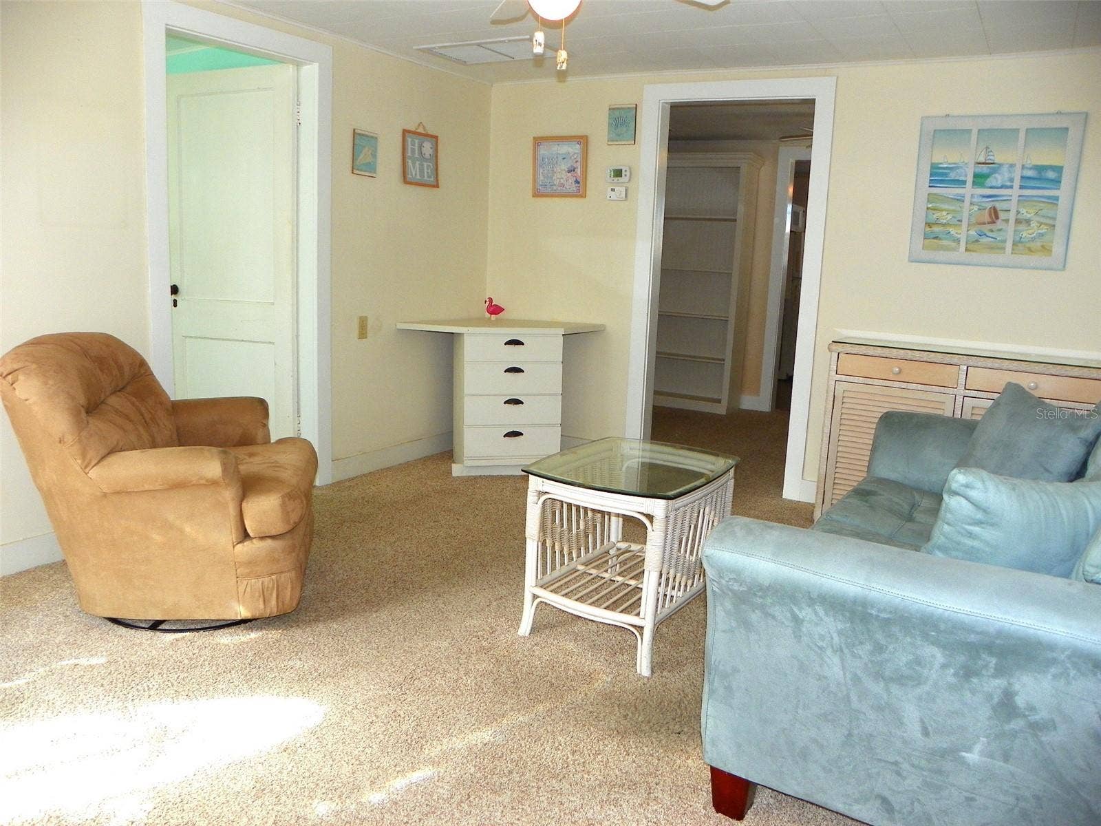 8 PLAZA STREET E, Bradenton, FL 34208 Living Room