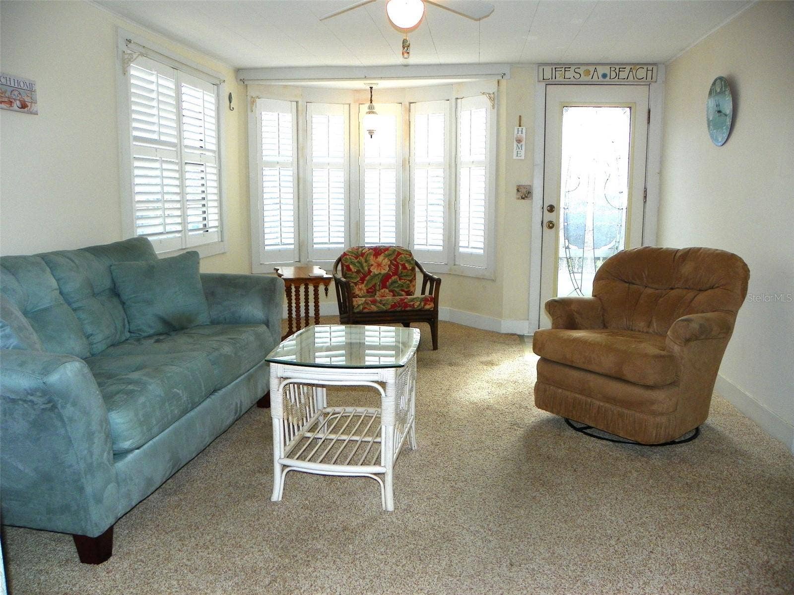 8 PLAZA STREET E, Bradenton, FL 34208 Living Room