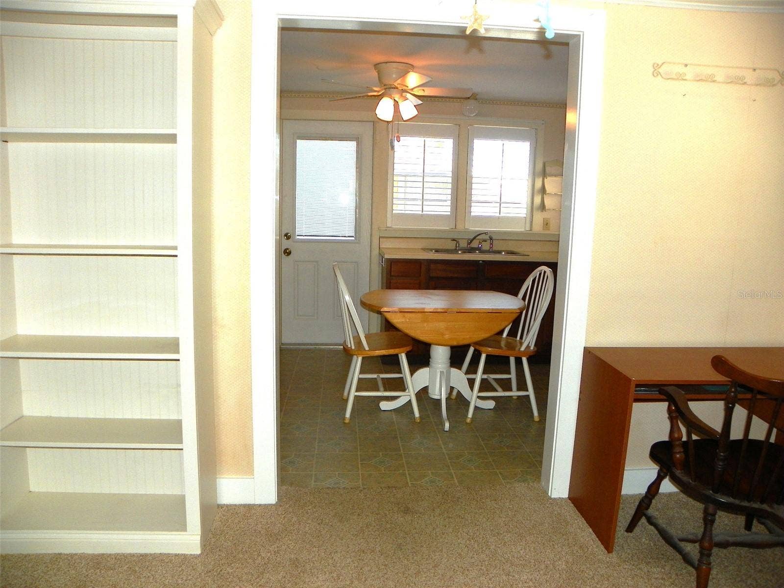 8 PLAZA STREET E, Bradenton, FL 34208 Dining Room looking into Kitchen