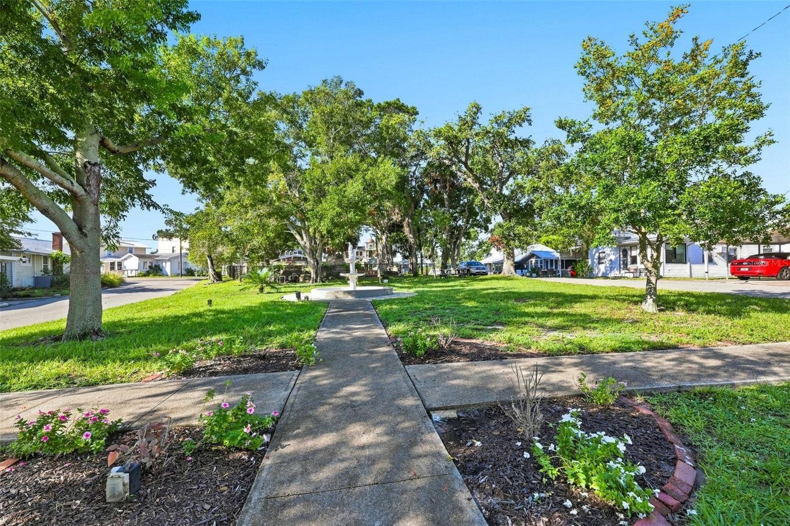 8 PLAZA STREET E, Bradenton, FL 34208 Park views across from home.