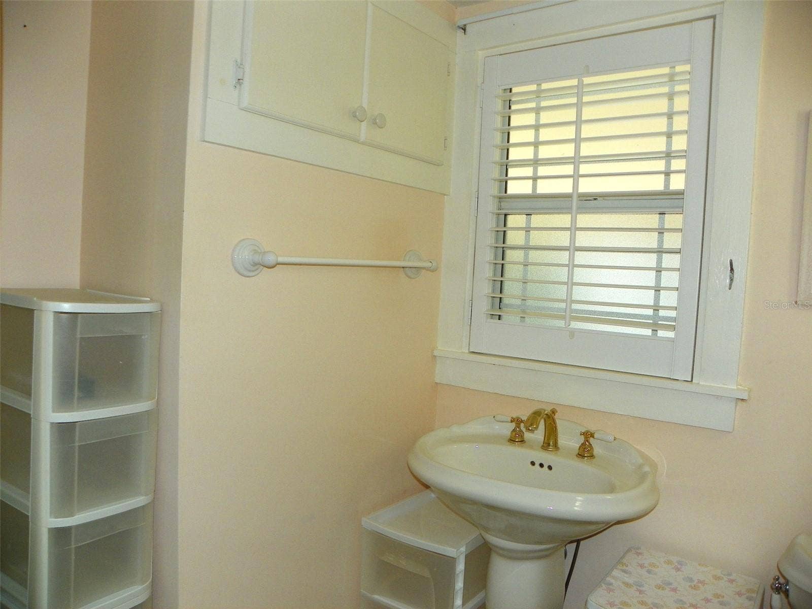 8 PLAZA STREET E, Bradenton, FL 34208 Bathroom