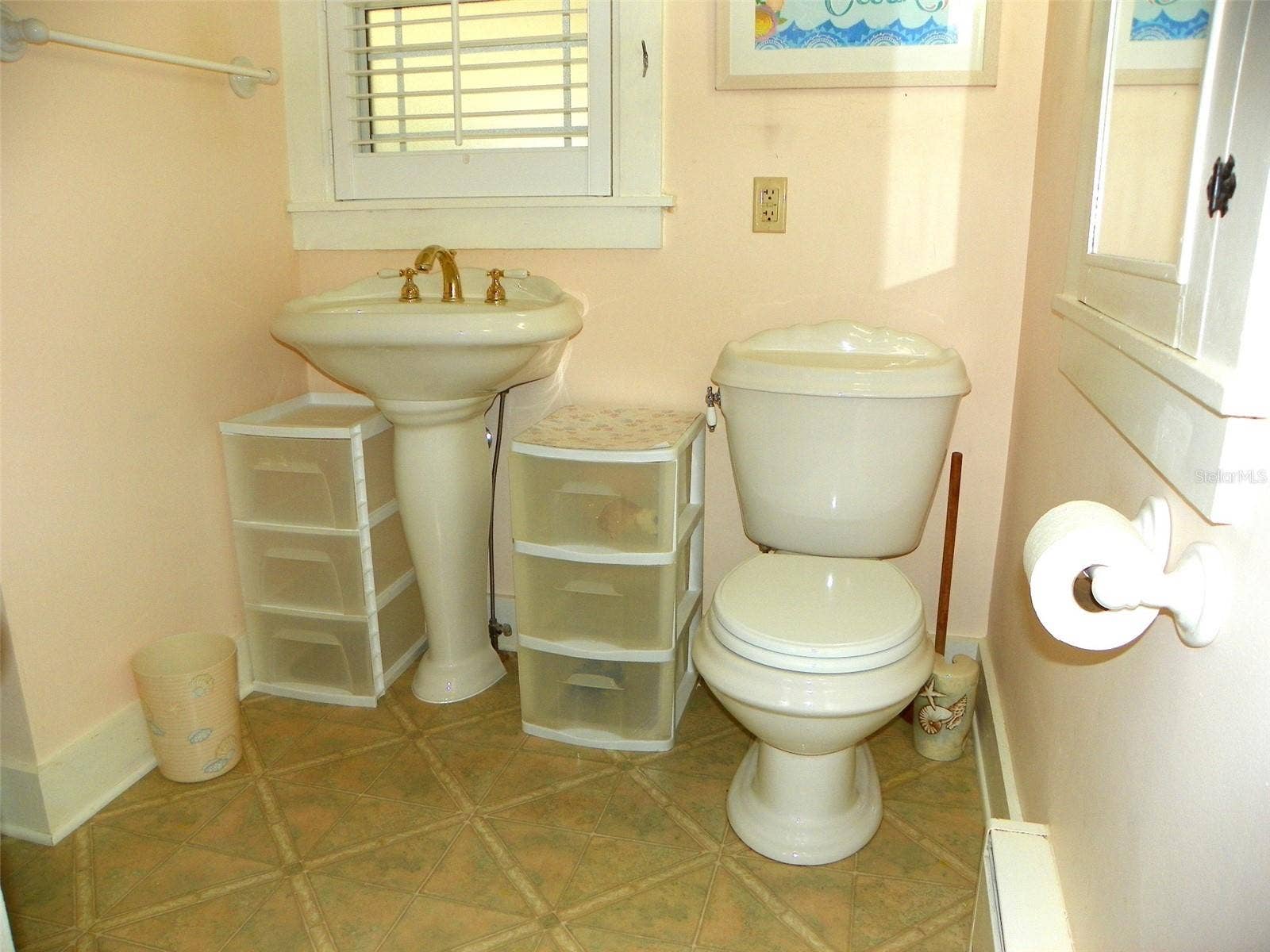 8 PLAZA STREET E, Bradenton, FL 34208 Bathroom