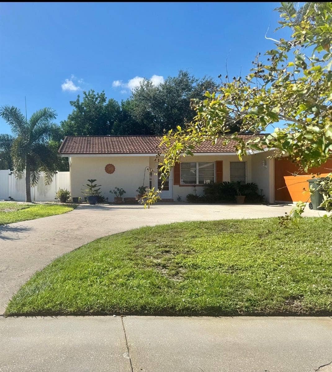 2526 CLIPPER SHIP WAY, Sarasota, FL 34231 2526 CLIPPER SHIP WAY, Sarasota, FL 34231