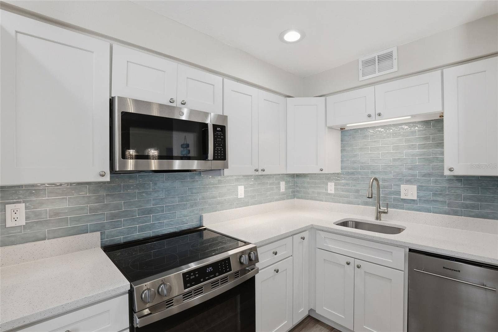 5950 MIDNIGHT PASS ROAD, #101, Sarasota, FL 34242