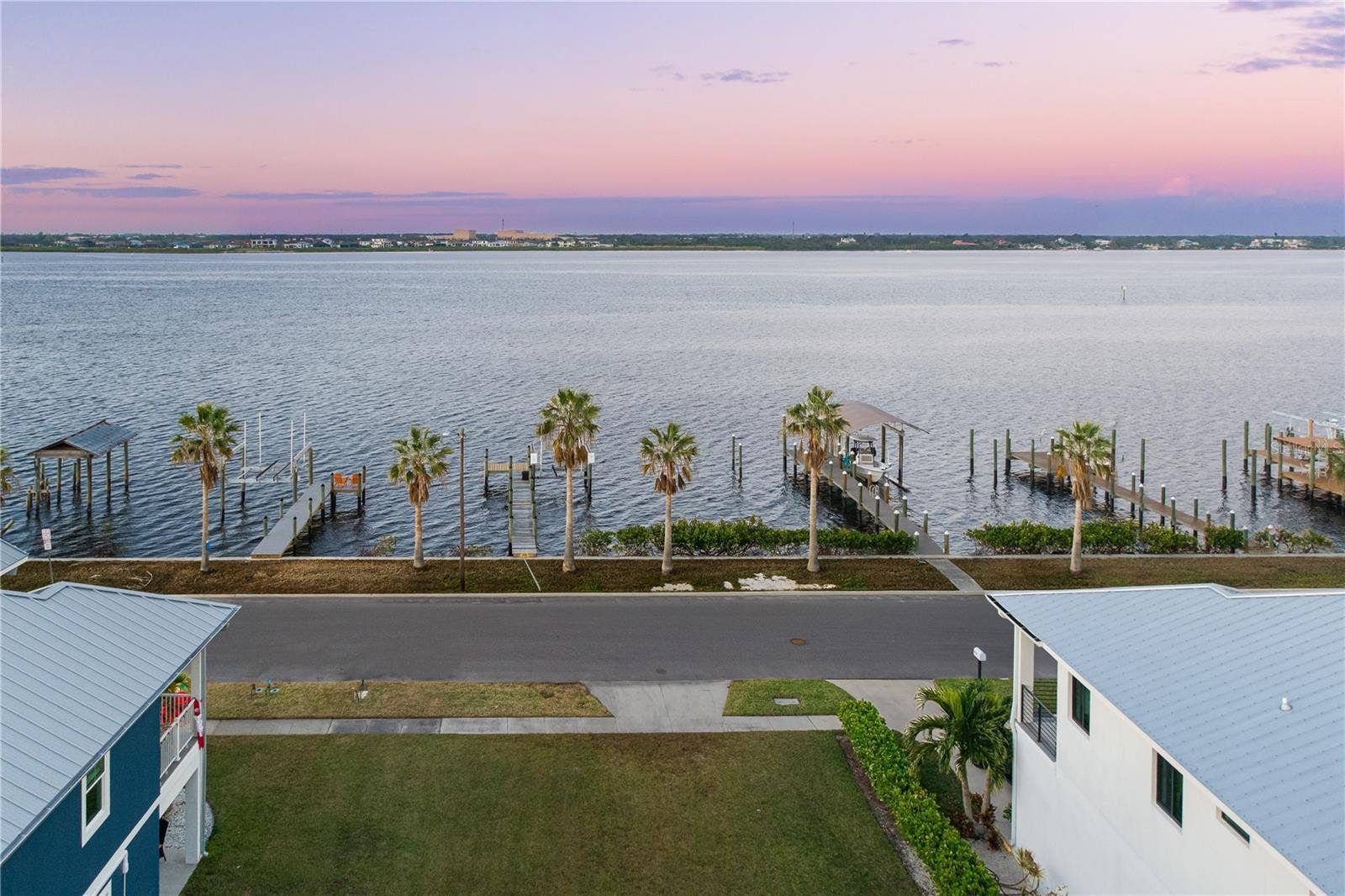 1910 RIVERSIDE DRIVE E, Bradenton, FL 34208 1910 RIVERSIDE DRIVE E, Bradenton, FL 34208