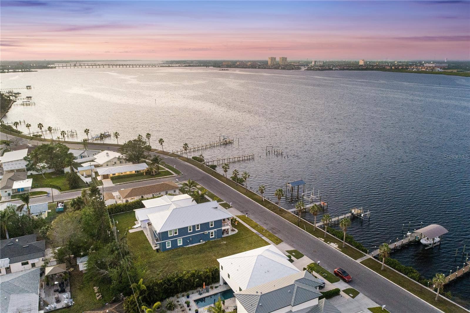 1910 RIVERSIDE DRIVE E, Bradenton, FL 34208 1910 RIVERSIDE DRIVE E, Bradenton, FL 34208