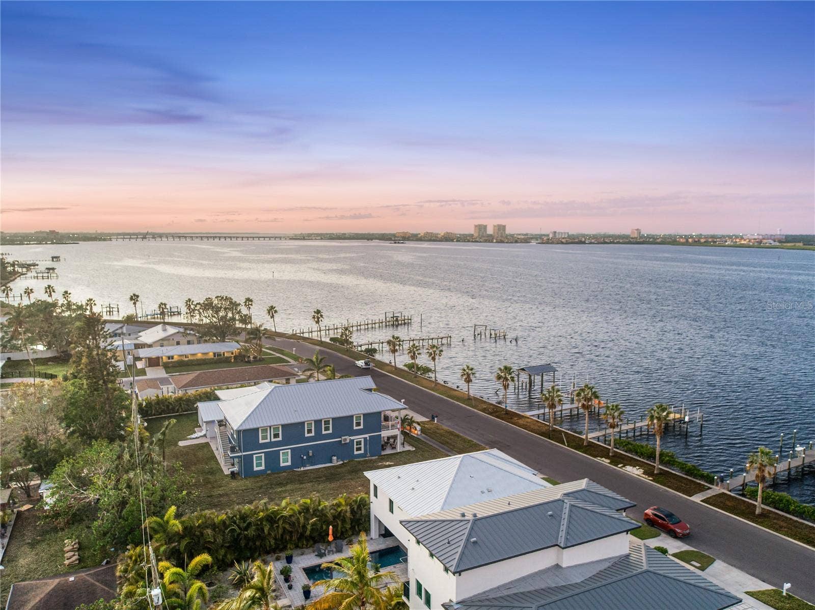 1910 RIVERSIDE DRIVE E, Bradenton, FL 34208 1910 RIVERSIDE DRIVE E, Bradenton, FL 34208