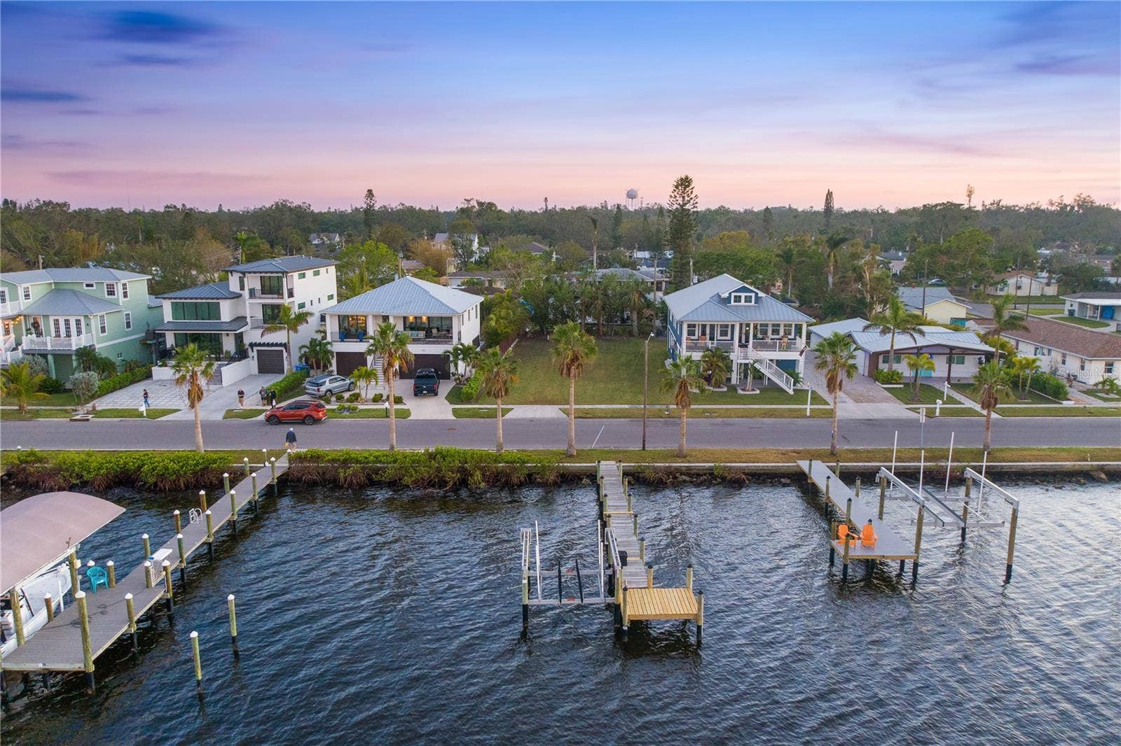 1910 RIVERSIDE DRIVE E, Bradenton, FL 34208 1910 RIVERSIDE DRIVE E, Bradenton, FL 34208