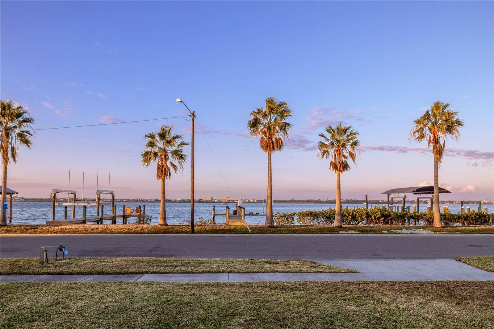 1910 RIVERSIDE DRIVE E, Bradenton, FL 34208 1910 RIVERSIDE DRIVE E, Bradenton, FL 34208
