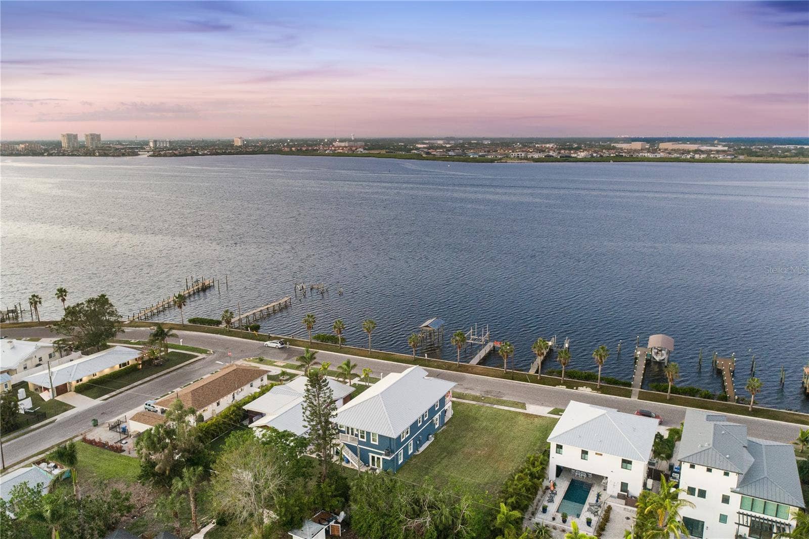 1910 RIVERSIDE DRIVE E, Bradenton, FL 34208 1910 RIVERSIDE DRIVE E, Bradenton, FL 34208
