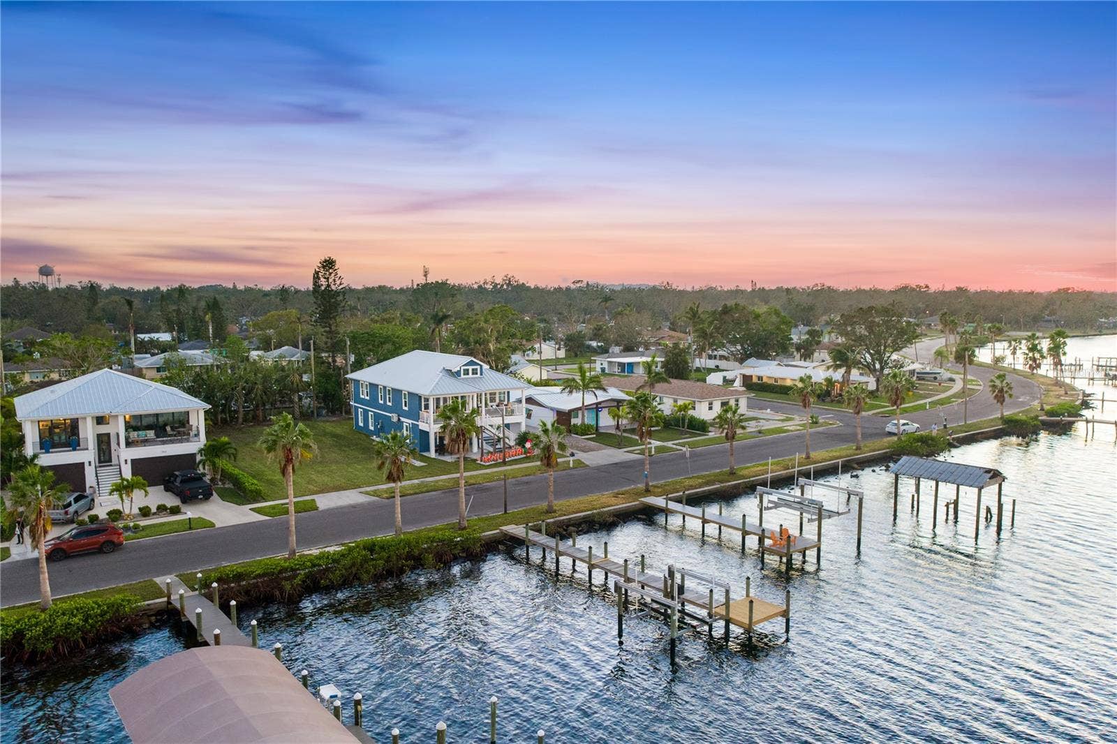 1910 RIVERSIDE DRIVE E, Bradenton, FL 34208 1910 RIVERSIDE DRIVE E, Bradenton, FL 34208