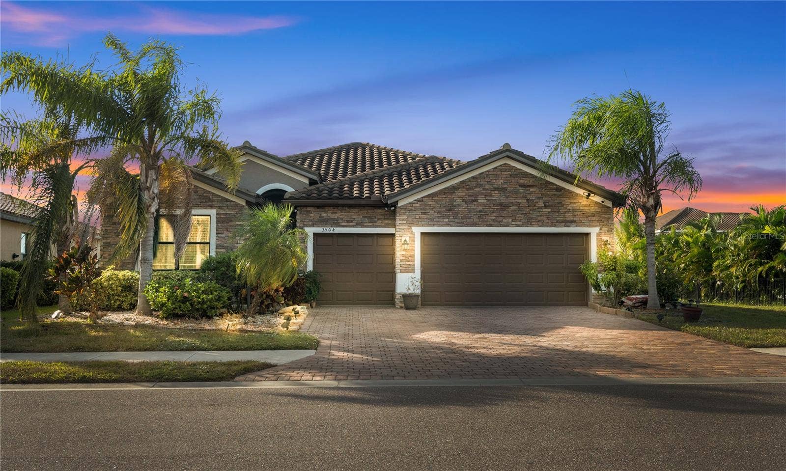 3504 SAVANNA PALMS COURT, Bradenton, FL 34211 Plenty room for your cars and toys.