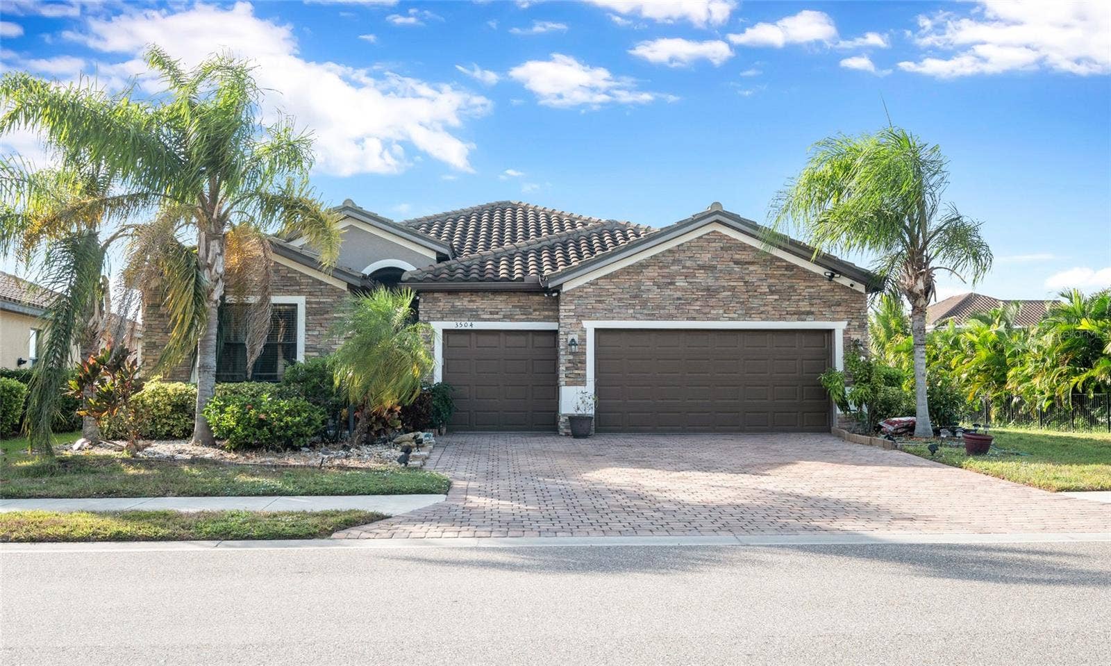 3504 SAVANNA PALMS COURT, Bradenton, FL 34211 Welcome home!