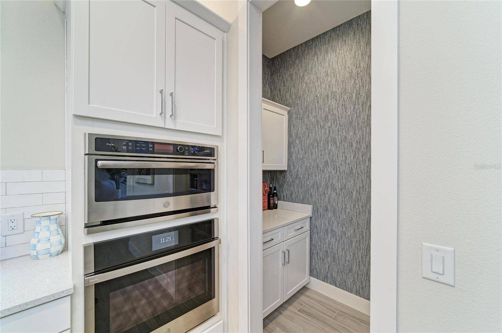8269 GRANDE SHORES DRIVE, Sarasota, FL 34240