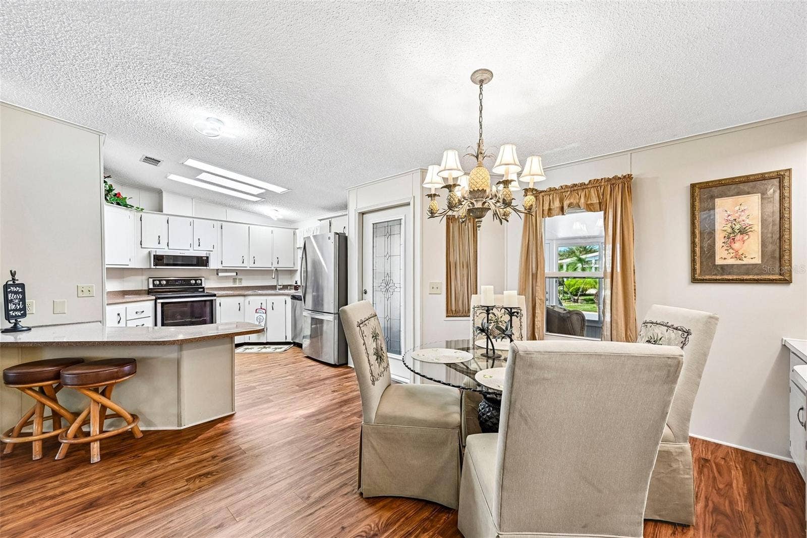 8510 COUNTESS AVENUE CIRCLE, Palmetto, FL 34221 Dining and Kitchen Area
