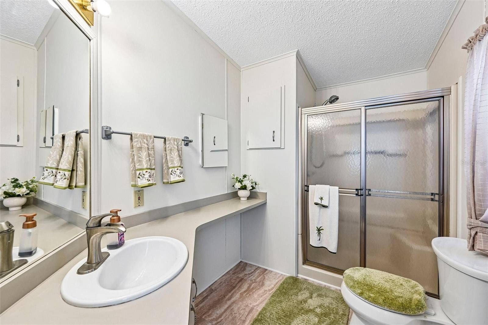 8510 COUNTESS AVENUE CIRCLE, Palmetto, FL 34221 Primary Bathroom with Walk-in Shower