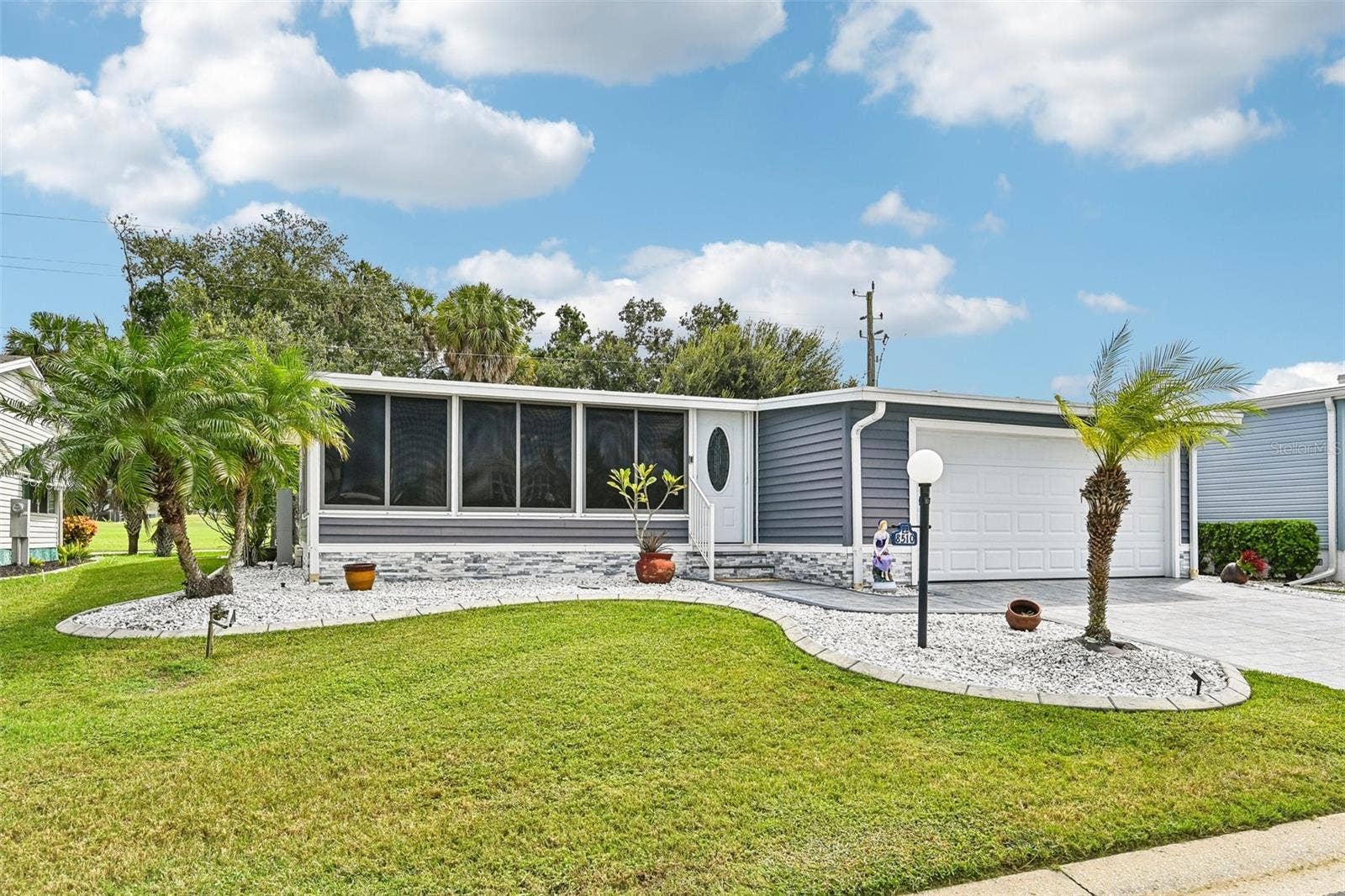 8510 COUNTESS AVENUE CIRCLE, Palmetto, FL 34221 Front Yard