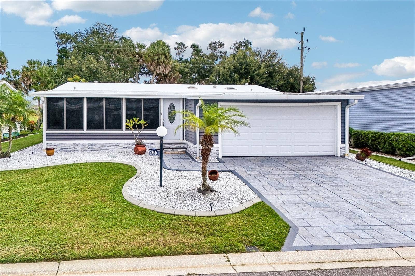 8510 COUNTESS AVENUE CIRCLE, Palmetto, FL 34221 Front Yard
