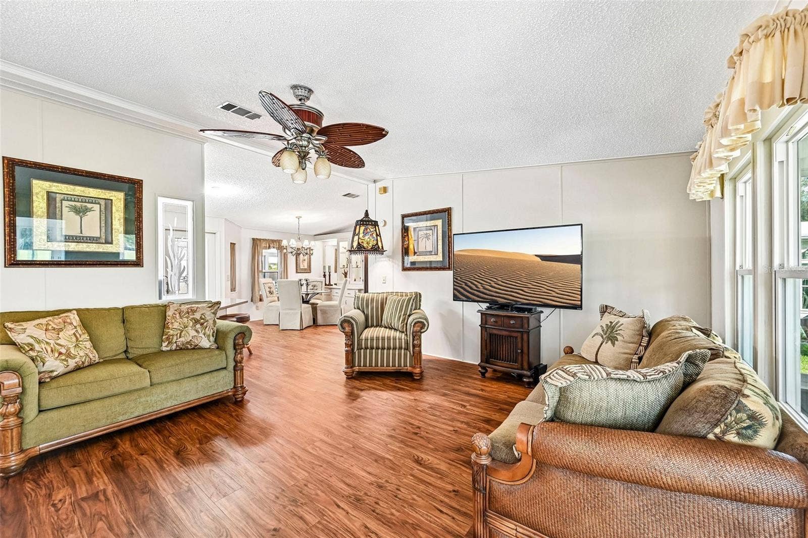 8510 COUNTESS AVENUE CIRCLE, Palmetto, FL 34221 Spacious Living Room