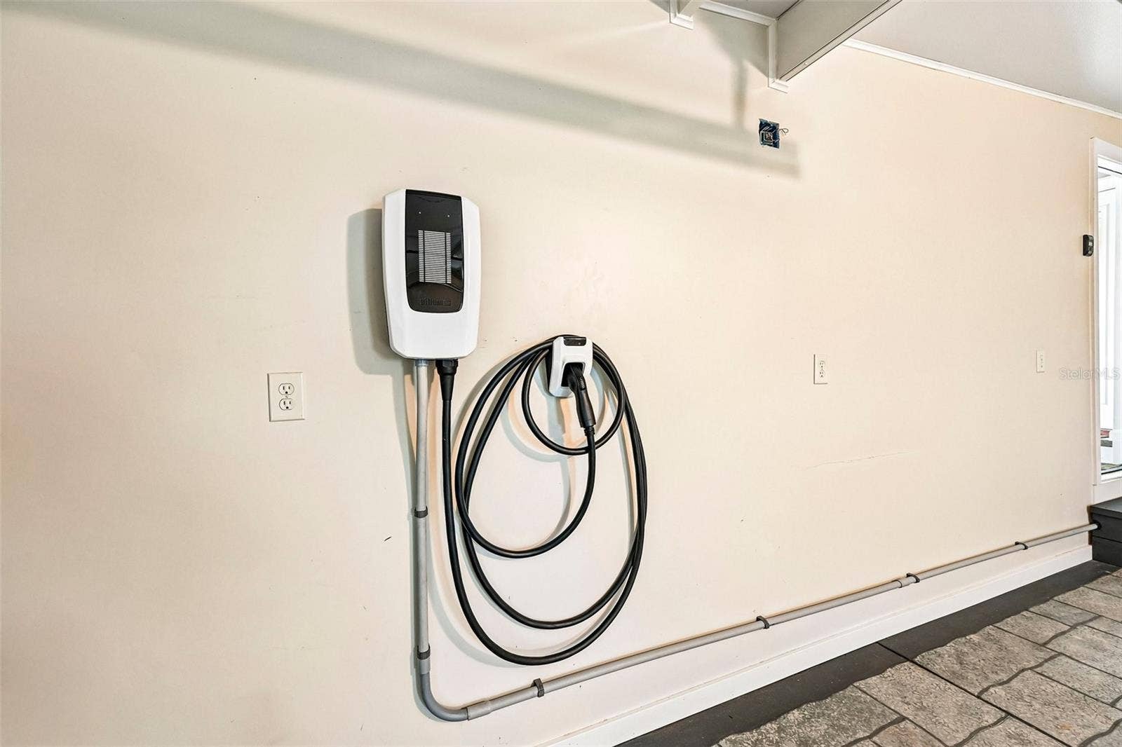 8510 COUNTESS AVENUE CIRCLE, Palmetto, FL 34221 Level II EV Charger