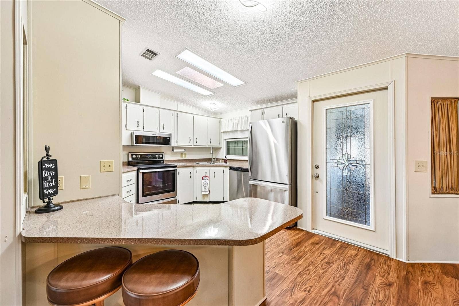 8510 COUNTESS AVENUE CIRCLE, Palmetto, FL 34221 Kitchen & Breakfast Counter