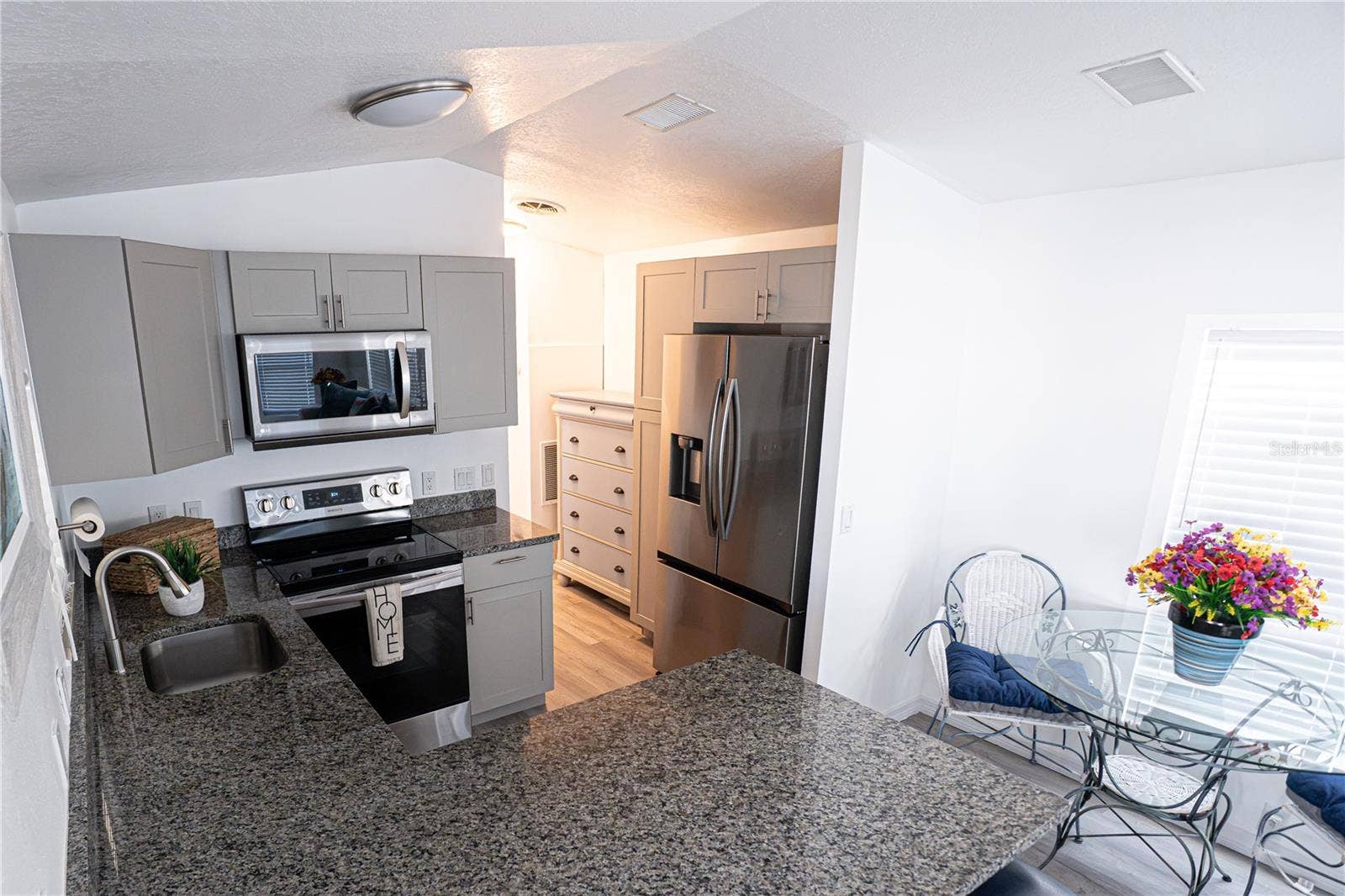 6 BASIN STREET, Palmetto, FL 34221 6 BASIN STREET, Palmetto, FL 34221