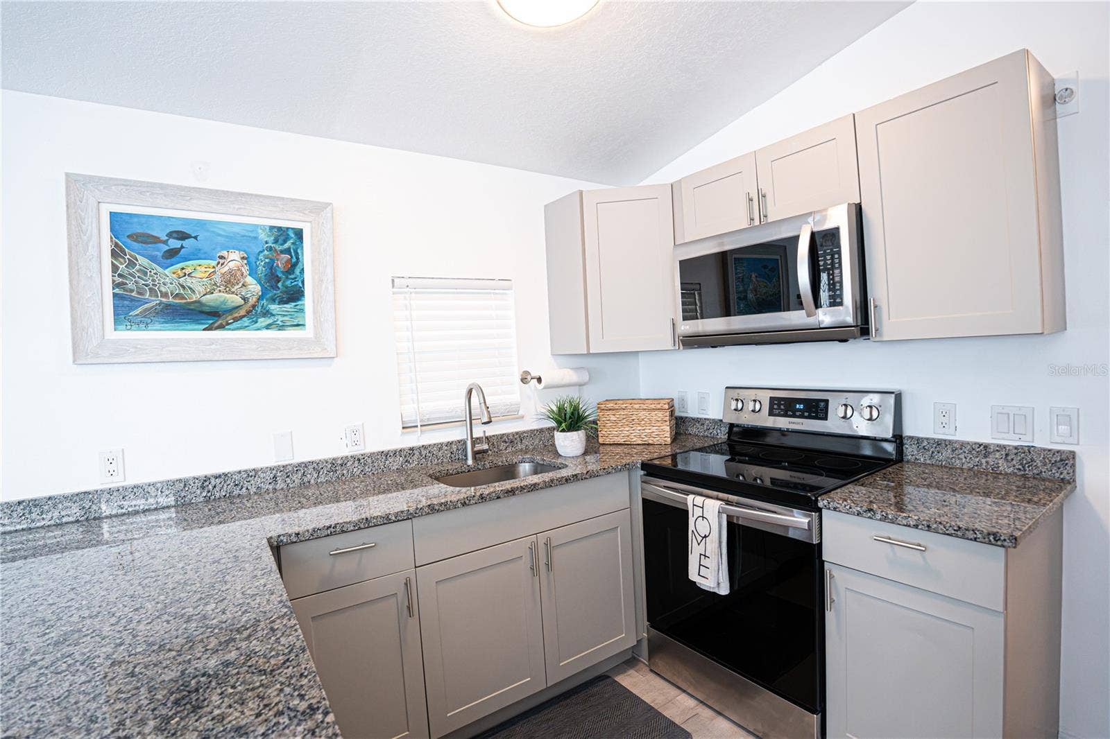 6 BASIN STREET, Palmetto, FL 34221 6 BASIN STREET, Palmetto, FL 34221