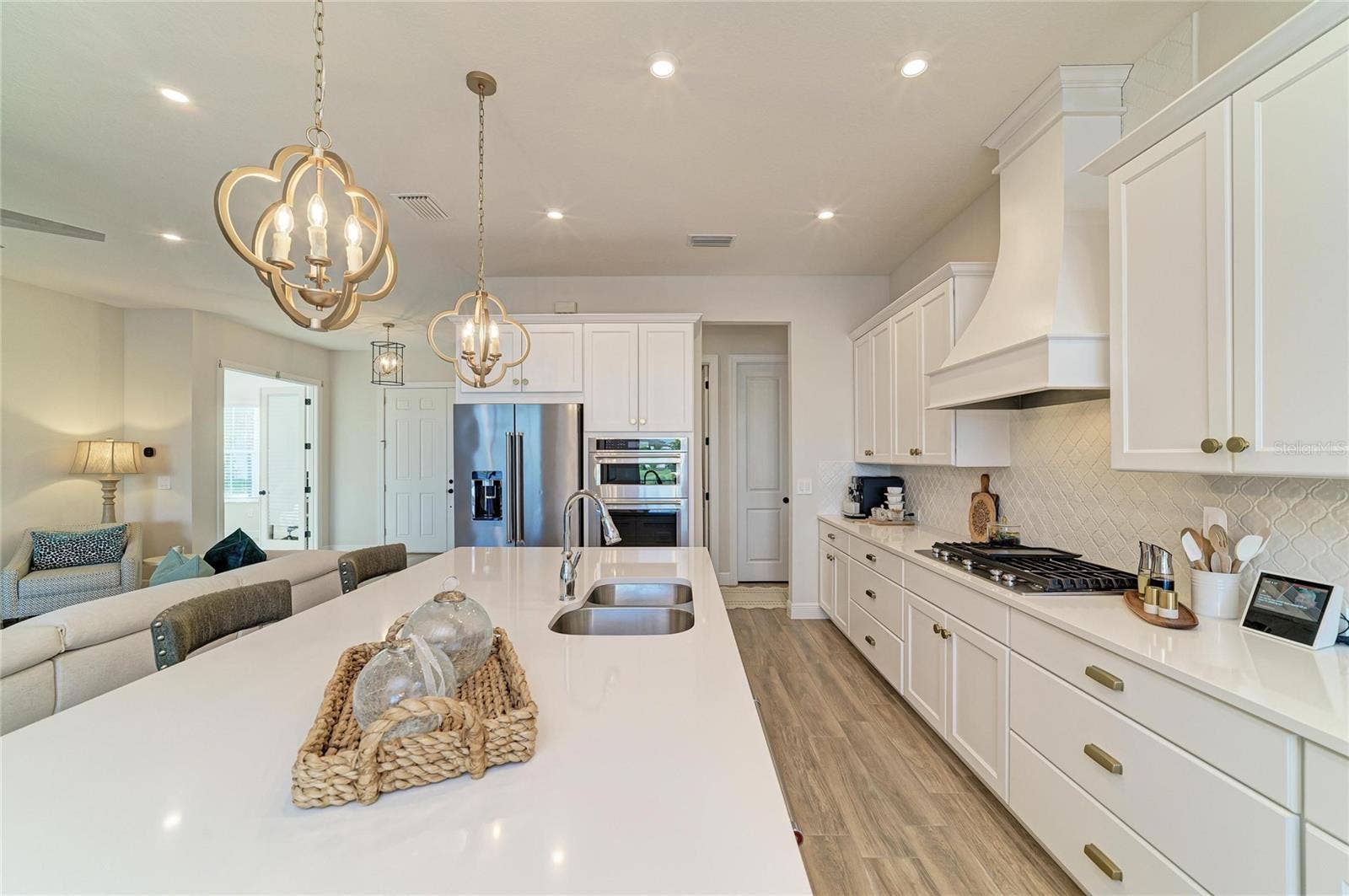 4624 ANTRIM DRIVE, Sarasota, FL 34240 4624 ANTRIM DRIVE, Sarasota, FL 34240