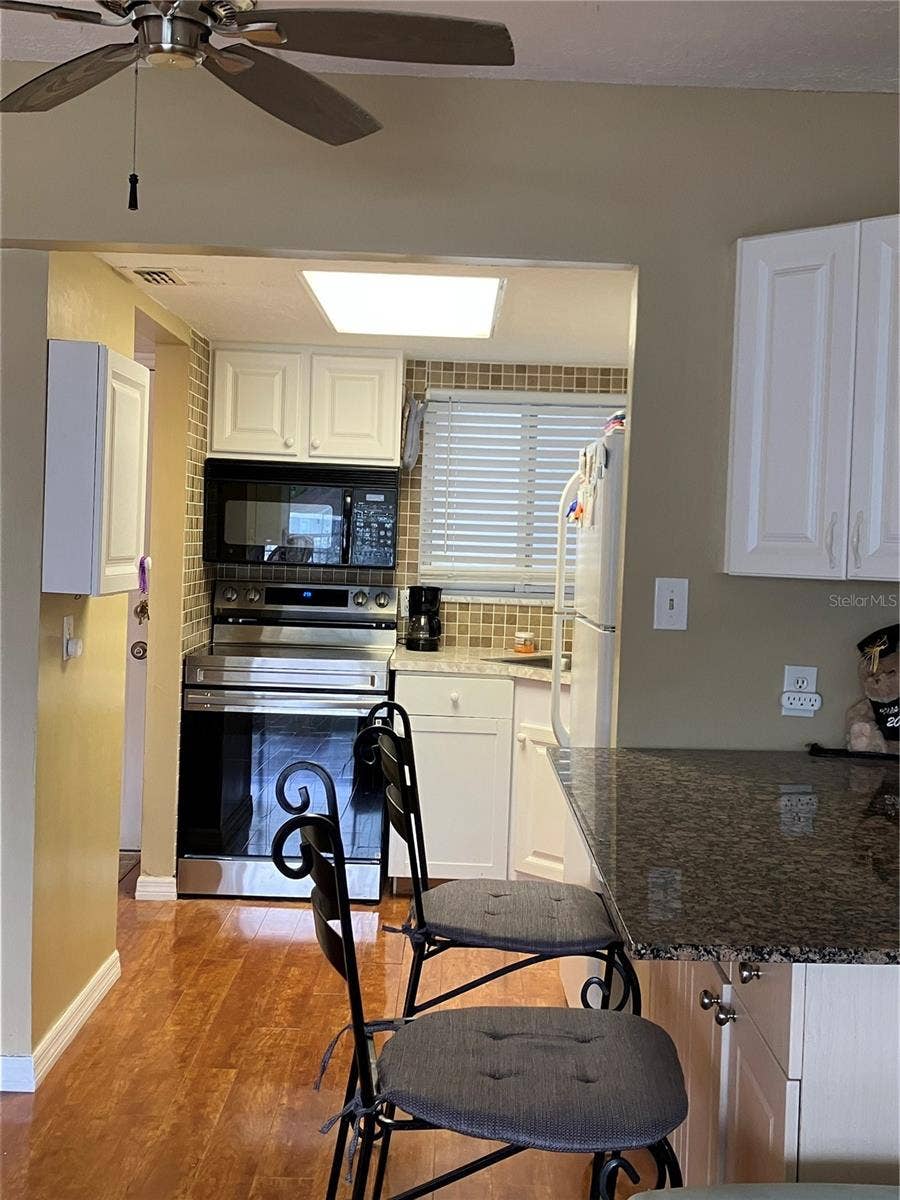Kitchen / Dining Combo