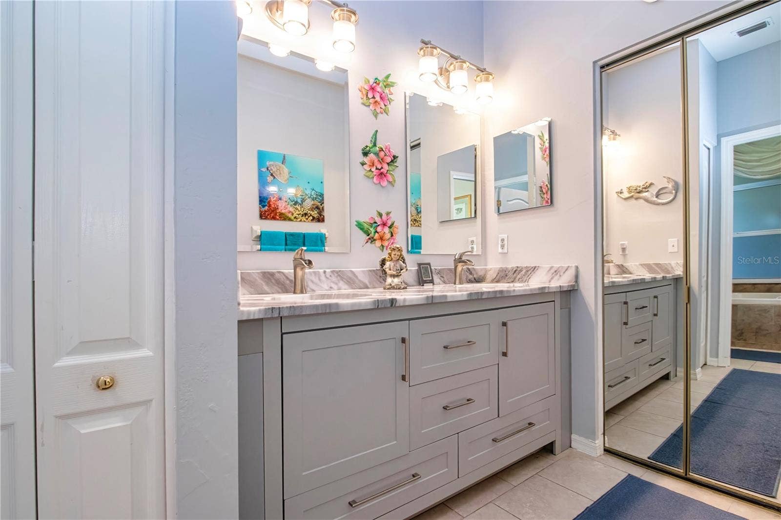 Mirrored doorway to walk-in closet