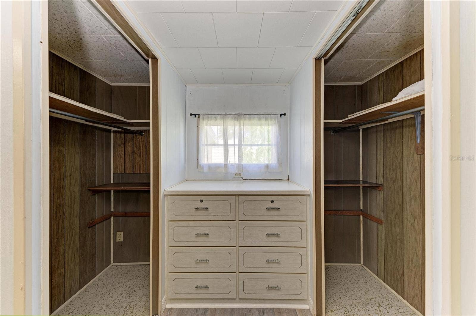 4924 OAKLAND HILLS AVENUE, Sarasota, FL 34234 Bedroom 2 closet