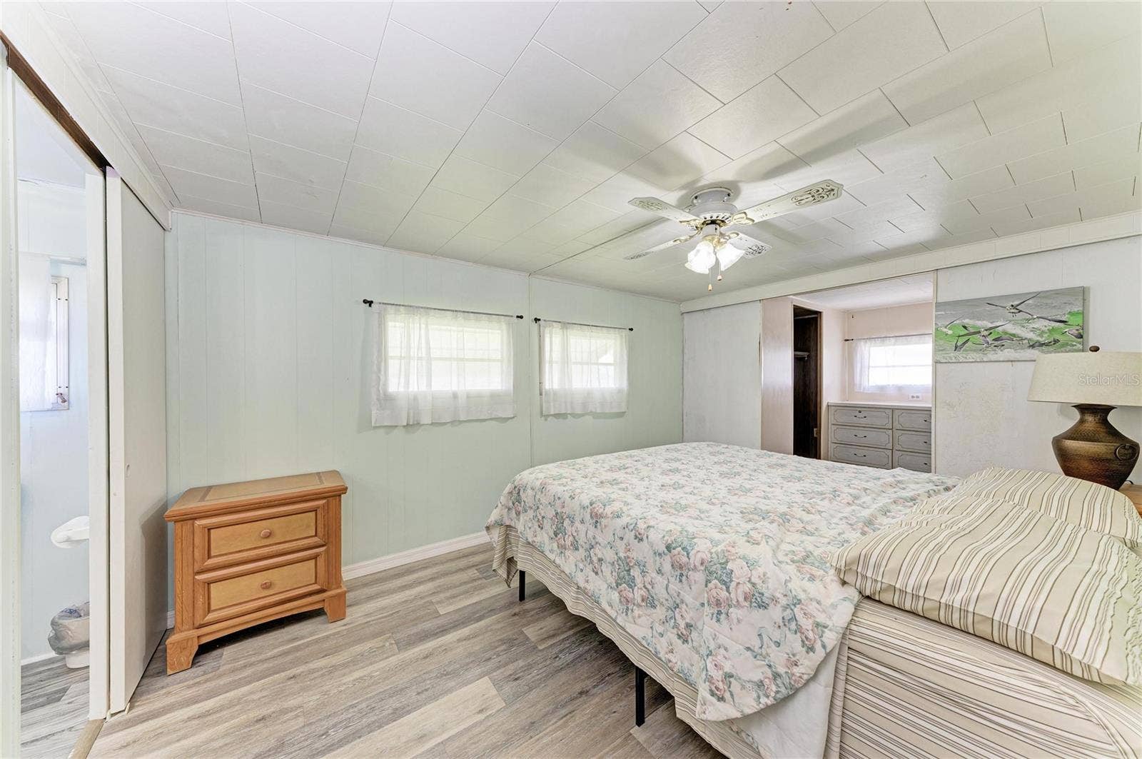 4924 OAKLAND HILLS AVENUE, Sarasota, FL 34234 Master bedroom