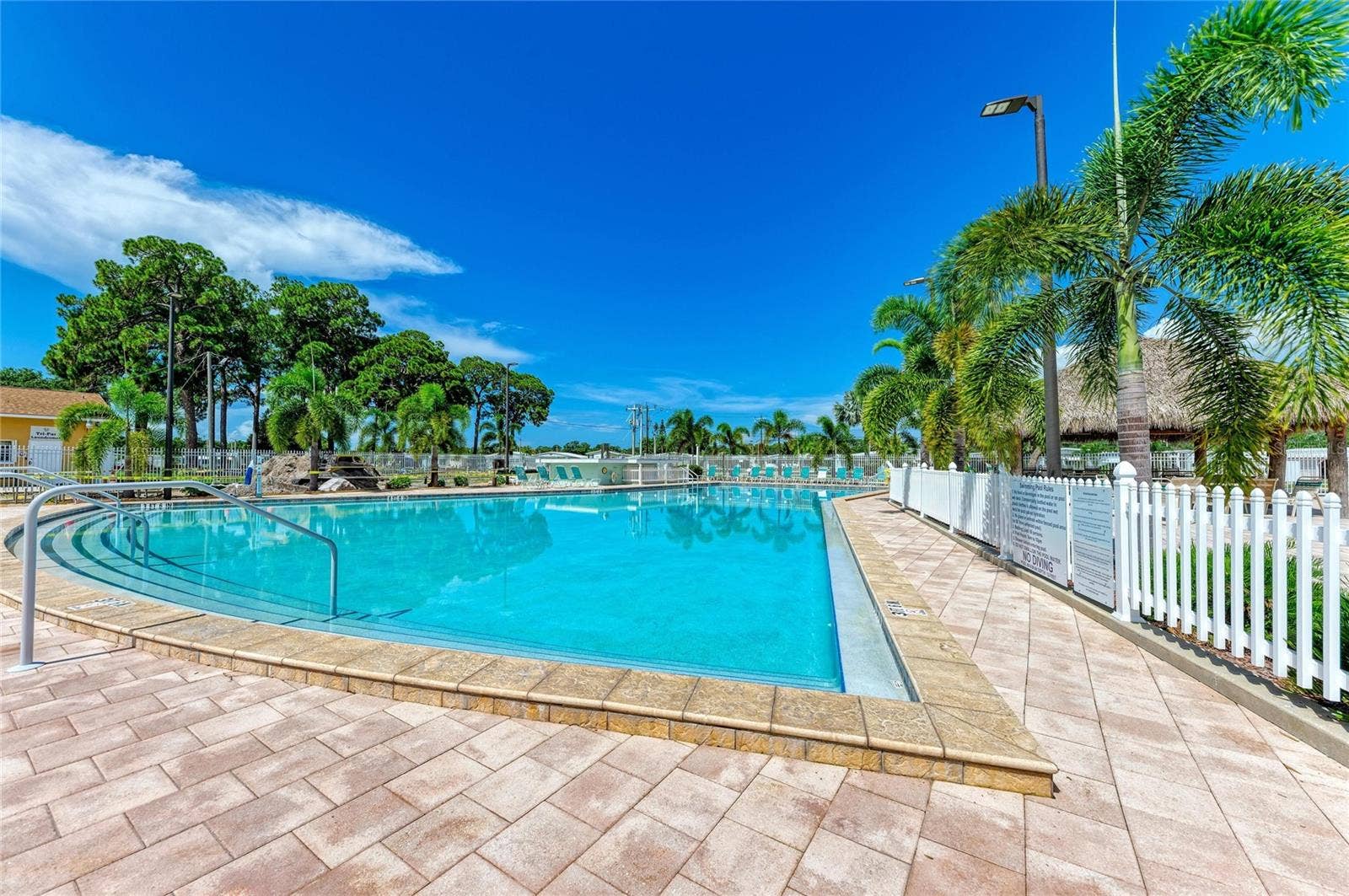 4924 OAKLAND HILLS AVENUE, Sarasota, FL 34234 Community pool