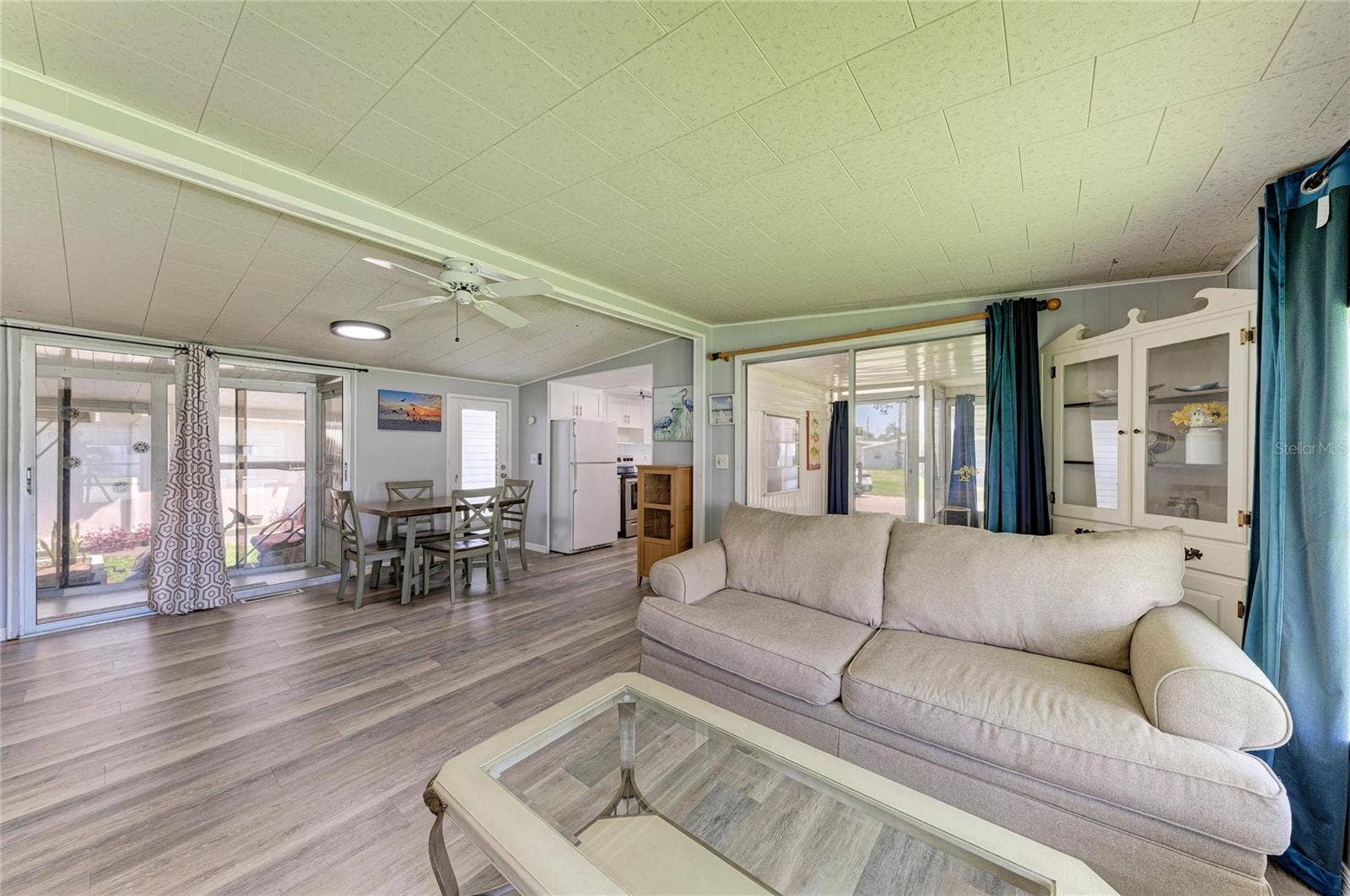 4924 OAKLAND HILLS AVENUE, Sarasota, FL 34234 Living room/dining room combo