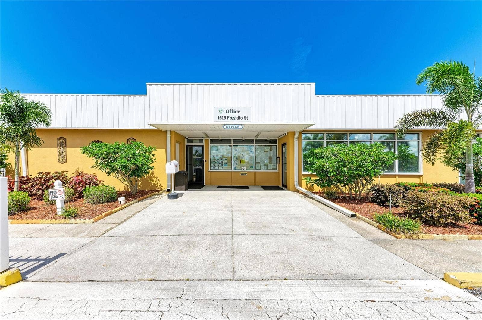 4924 OAKLAND HILLS AVENUE, Sarasota, FL 34234 4924 OAKLAND HILLS AVENUE, Sarasota, FL 34234